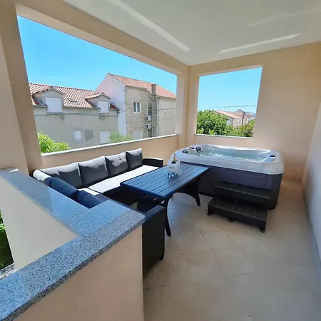 Kapelica 트로기르