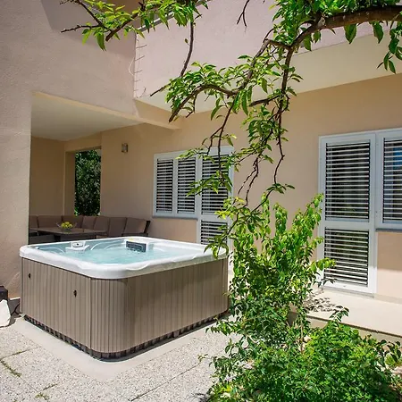 Kapelica 트로기르